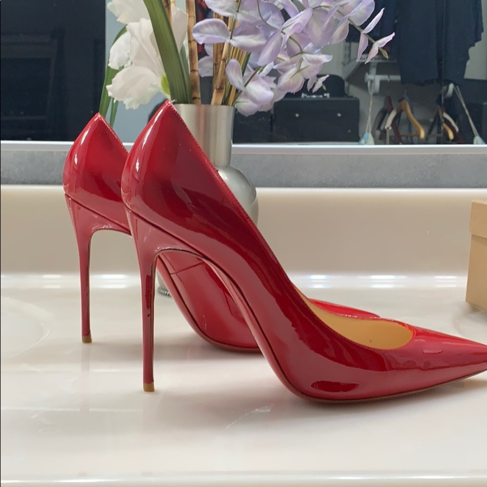 NFS. Authentic Christian Louboutin Décolleté